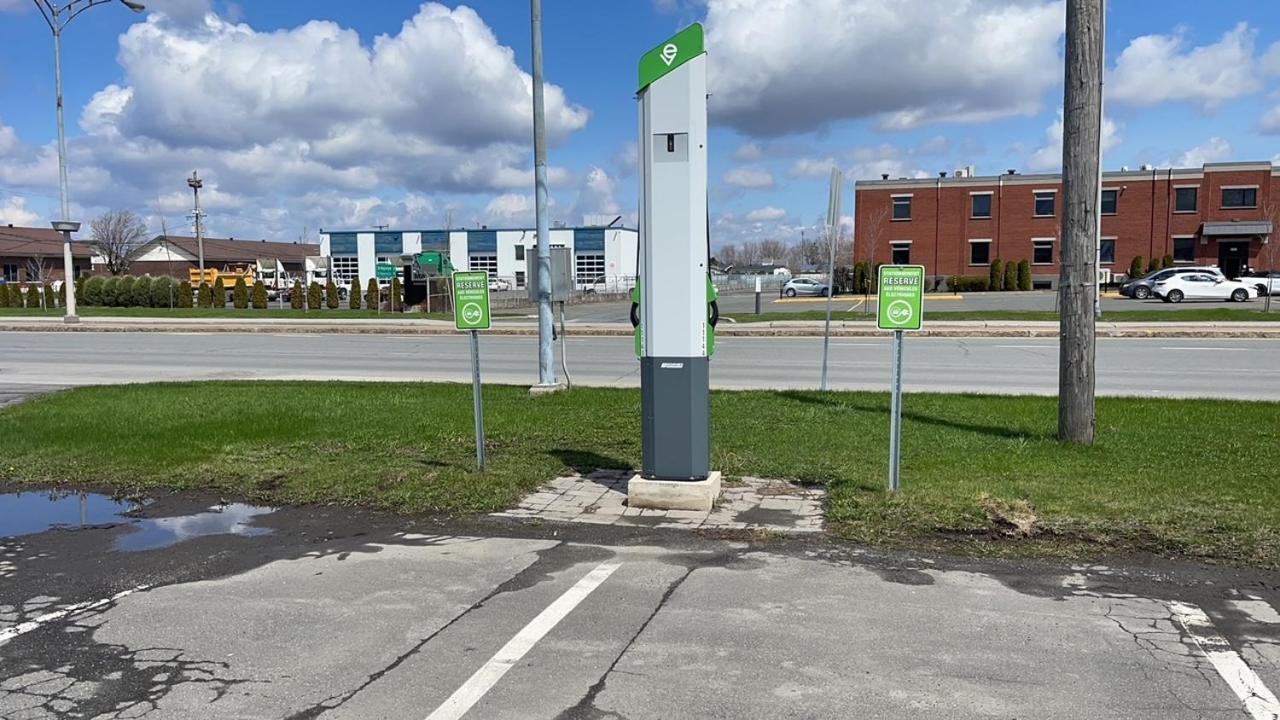 Travelodge By Wyndham Drummondville Εξωτερικό φωτογραφία