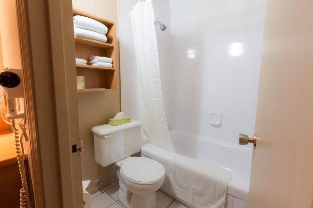 Travelodge By Wyndham Drummondville Εξωτερικό φωτογραφία